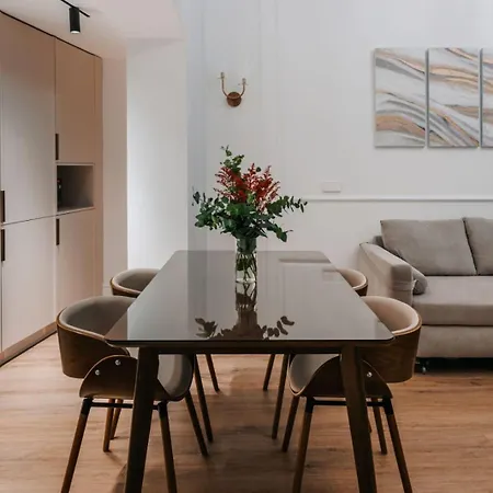 Stunning Apartment Near Gran Via Metro Madrid Exterior foto