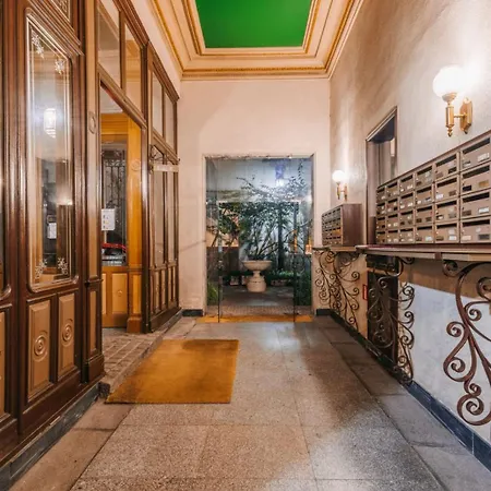 Stunning Apartment Near Gran Via Metro Madrid Exterior foto