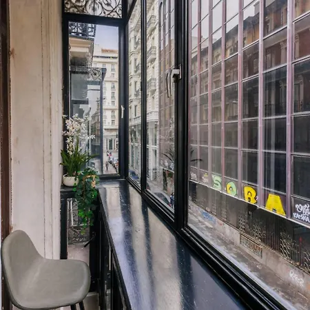 Stunning Apartment Near Gran Via Metro Madrid Exterior foto
